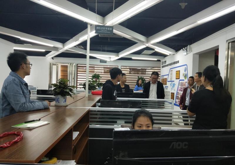 02 罗光杰了解XPJ官网往届毕业生与实习生工作情况.jpg