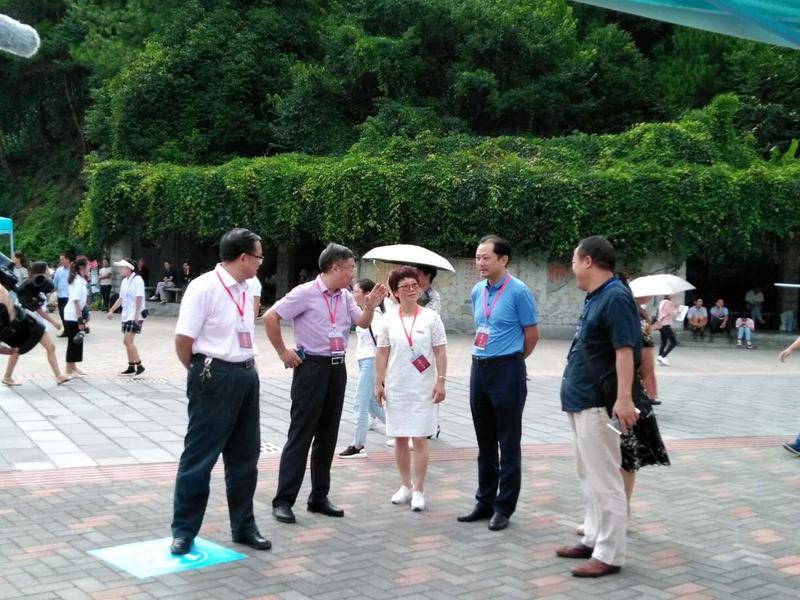 1 校领导一行亲临XPJ官网网站迎新现场指导工作.jpg